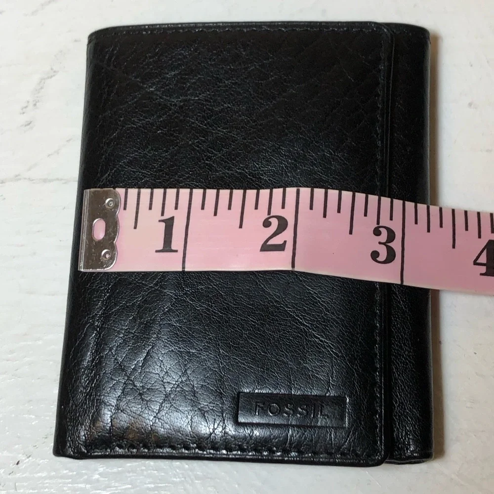 Fossil Black Tri-Fold Leather Wallet for Men, like new, pet/smoke free home